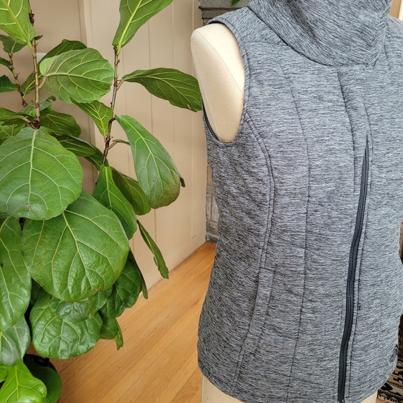 The North  Face  Pseudio  Vest - Picture 5 of 16